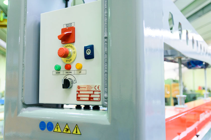 Support avec système d’ouverture assisté